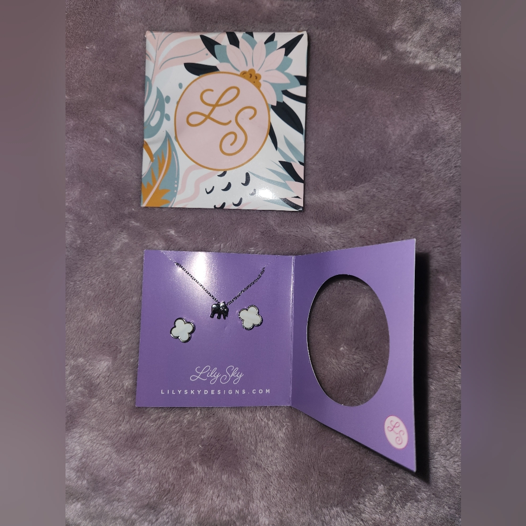 Lily Sky Designs Necklace With Earrings